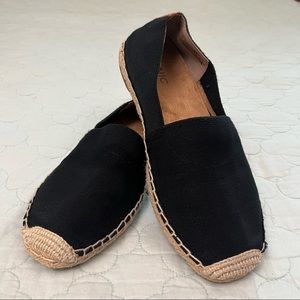 Vionic Women’s Valeri Black Canvas Espadrille Flats — size 9